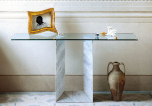 consolle elegante con piano in cristallo Diapason Cattelan Italia