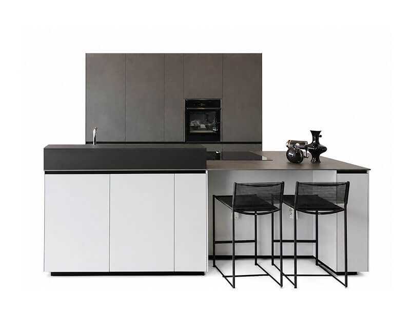 cucina moderna con ampia isola Riciclantica Valcucine cucina moderna con ampia isola Riciclantica Valcucine