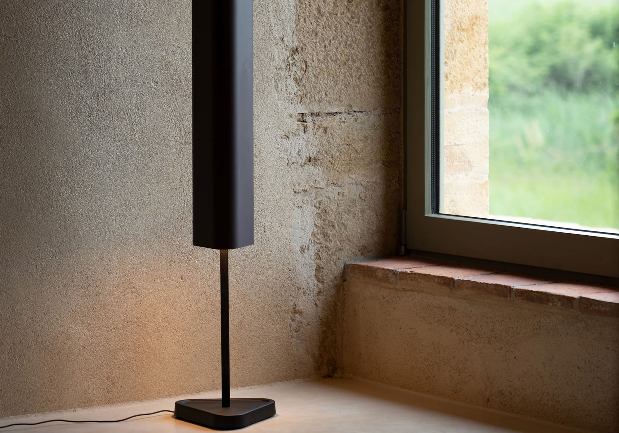 lampada da terra alluminio nero emi flos lampada da terra alluminio nero emi flos