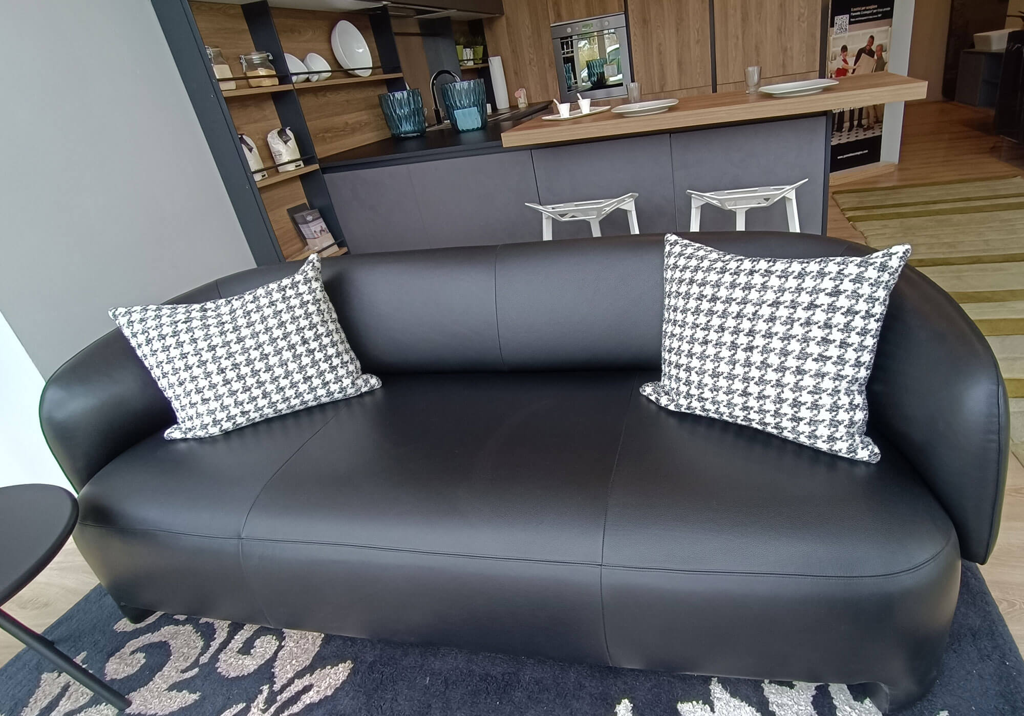 divano 3 posti in pelle nera Taru Ligne Roset divano 3 posti in pelle nera Taru Ligne Roset