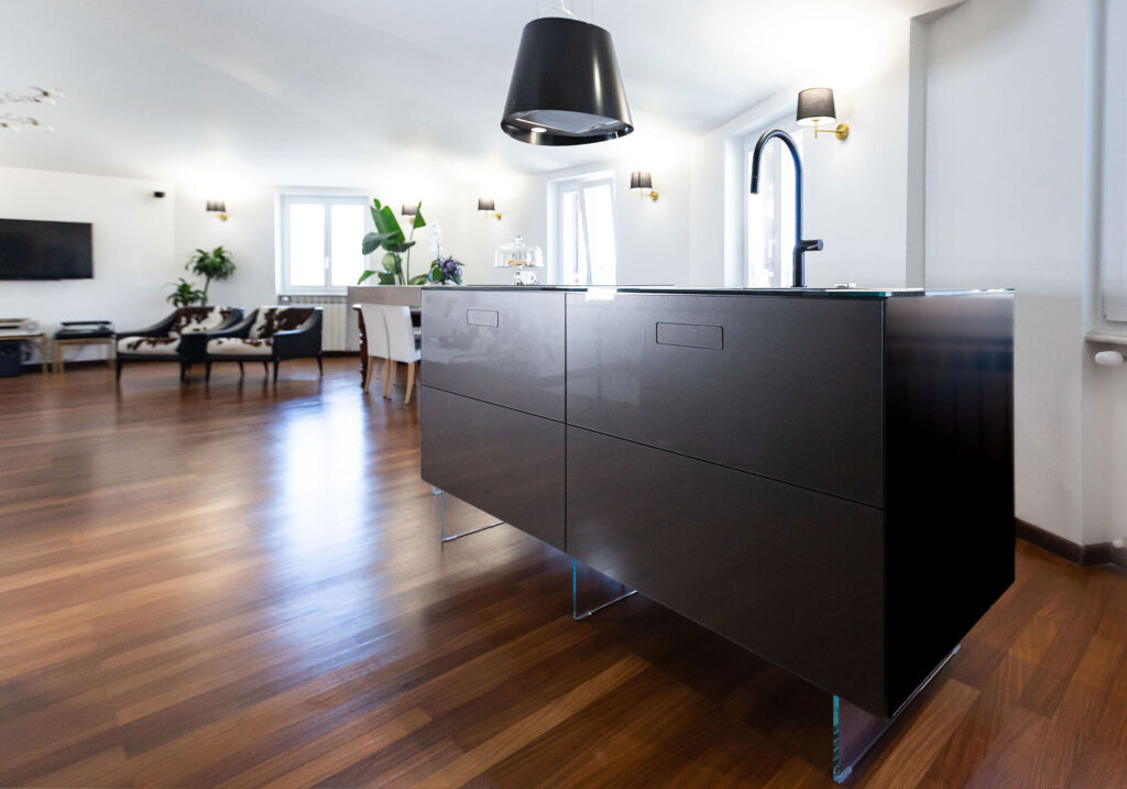 cucina con isola sospesa in vetro lucido 36e8 LAGO Design cucina con isola sospesa in vetro lucido 36e8 LAGO Design