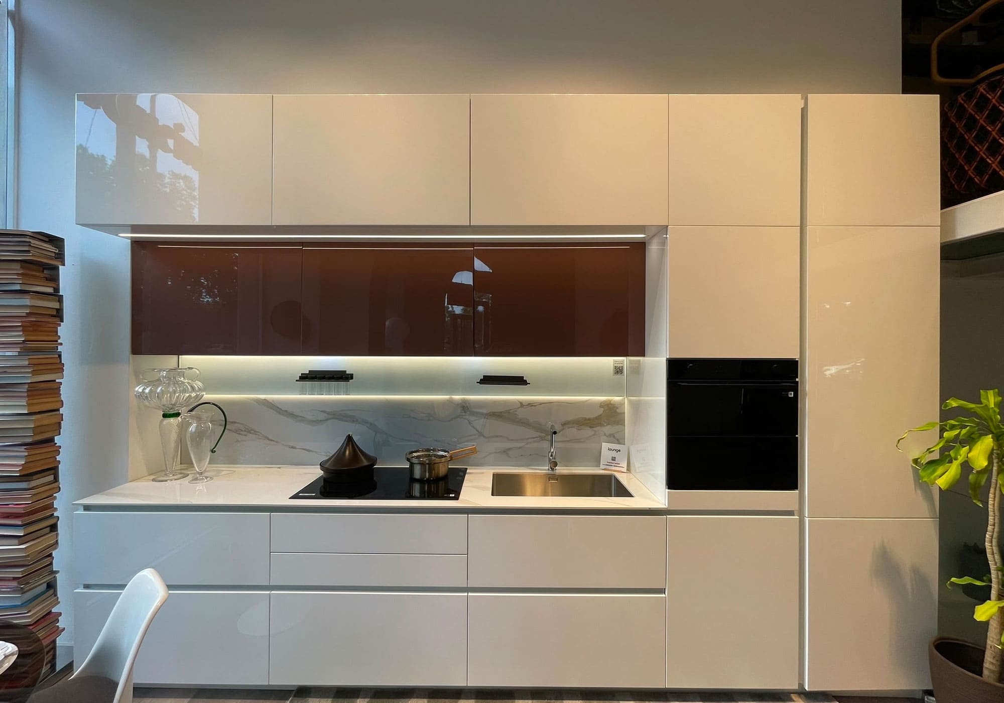 cucina lineare in laccato lucido bianco Lounge Veneta Cucine