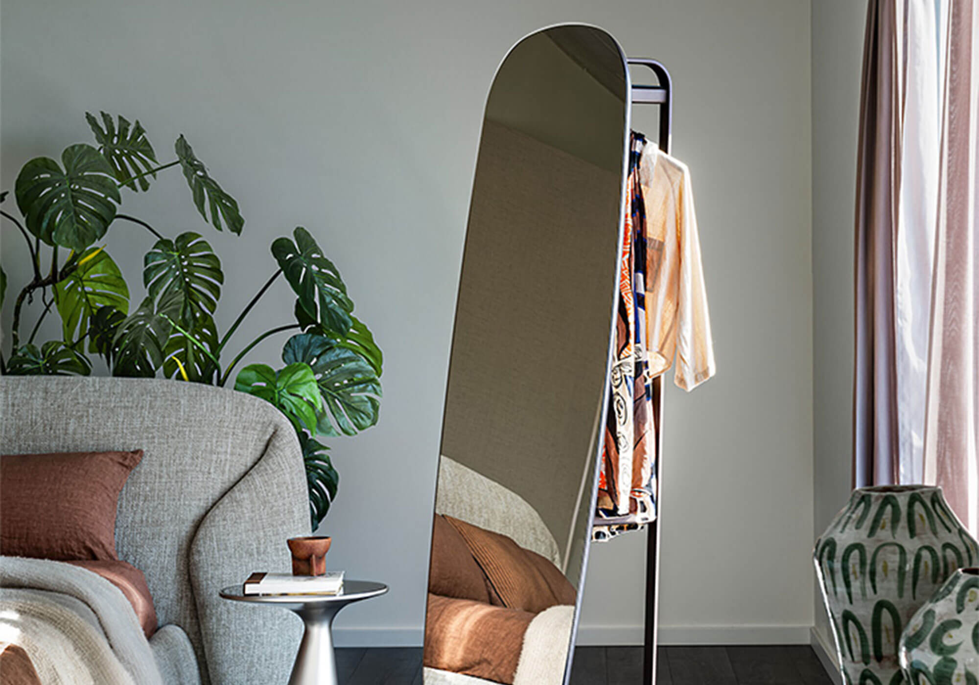 specchio servomuto di design con struttura in legno Pierre Cattelan Italia specchio servomuto di design con struttura in legno Pierre Cattelan Italia